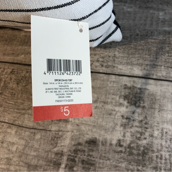 Target Halloween Square Striped Jack O' Lantern Throw Pillow New 14x14" - Picture 4 of 15